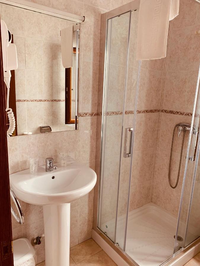 Hotel Hostal La Serna Potes Zewnętrze zdjęcie