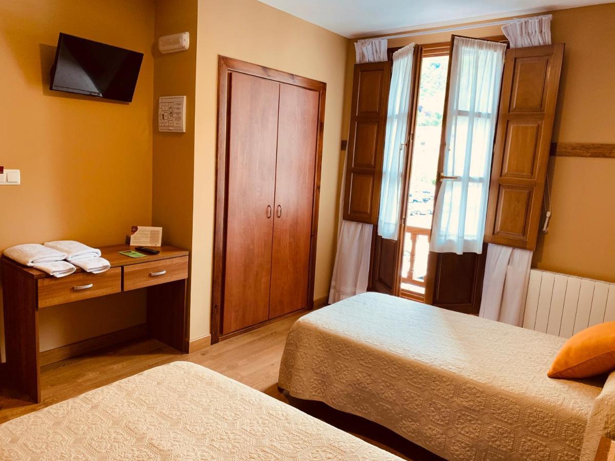 Hotel Hostal La Serna Potes Zewnętrze zdjęcie