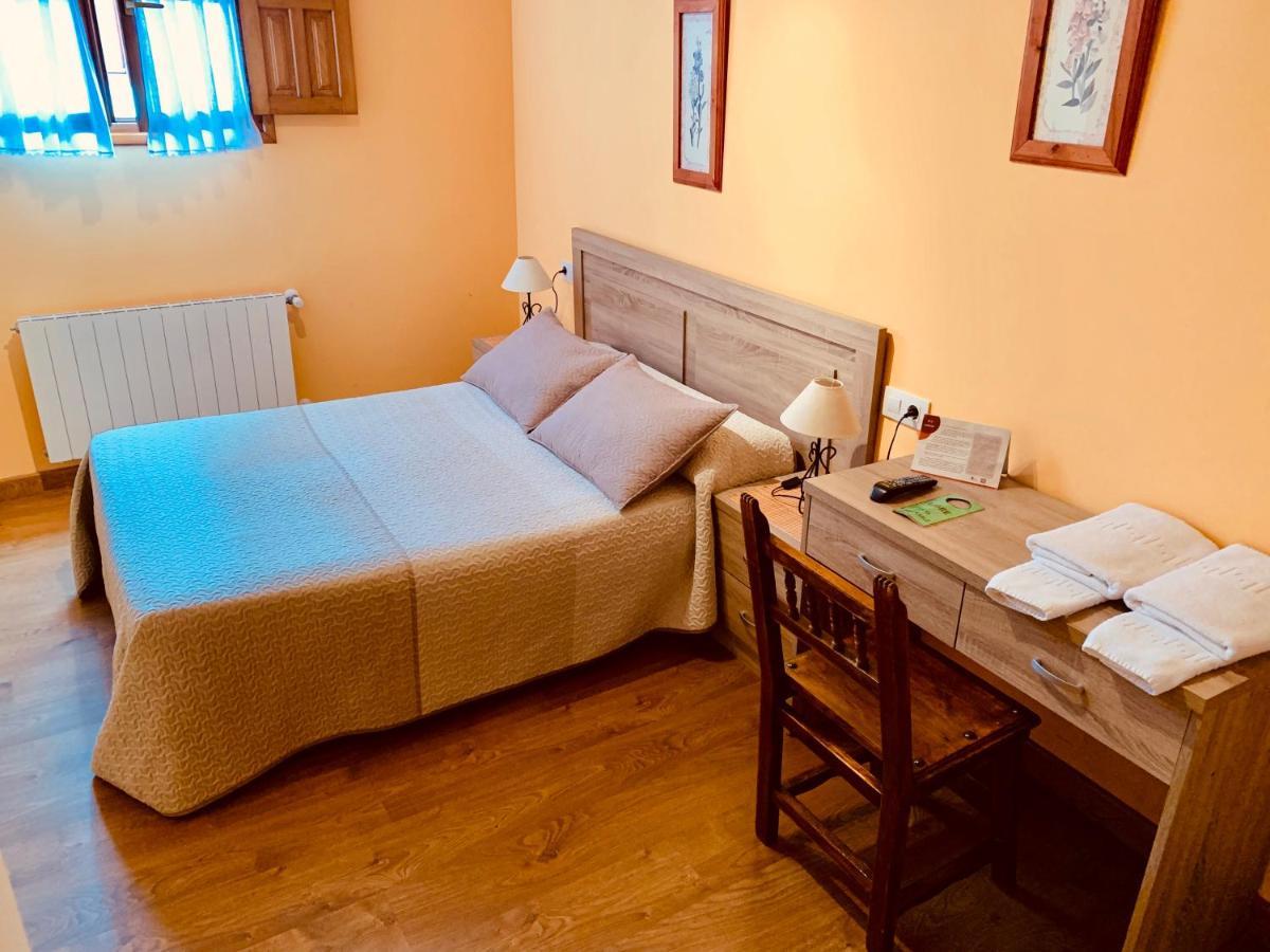 Hotel Hostal La Serna Potes Zewnętrze zdjęcie