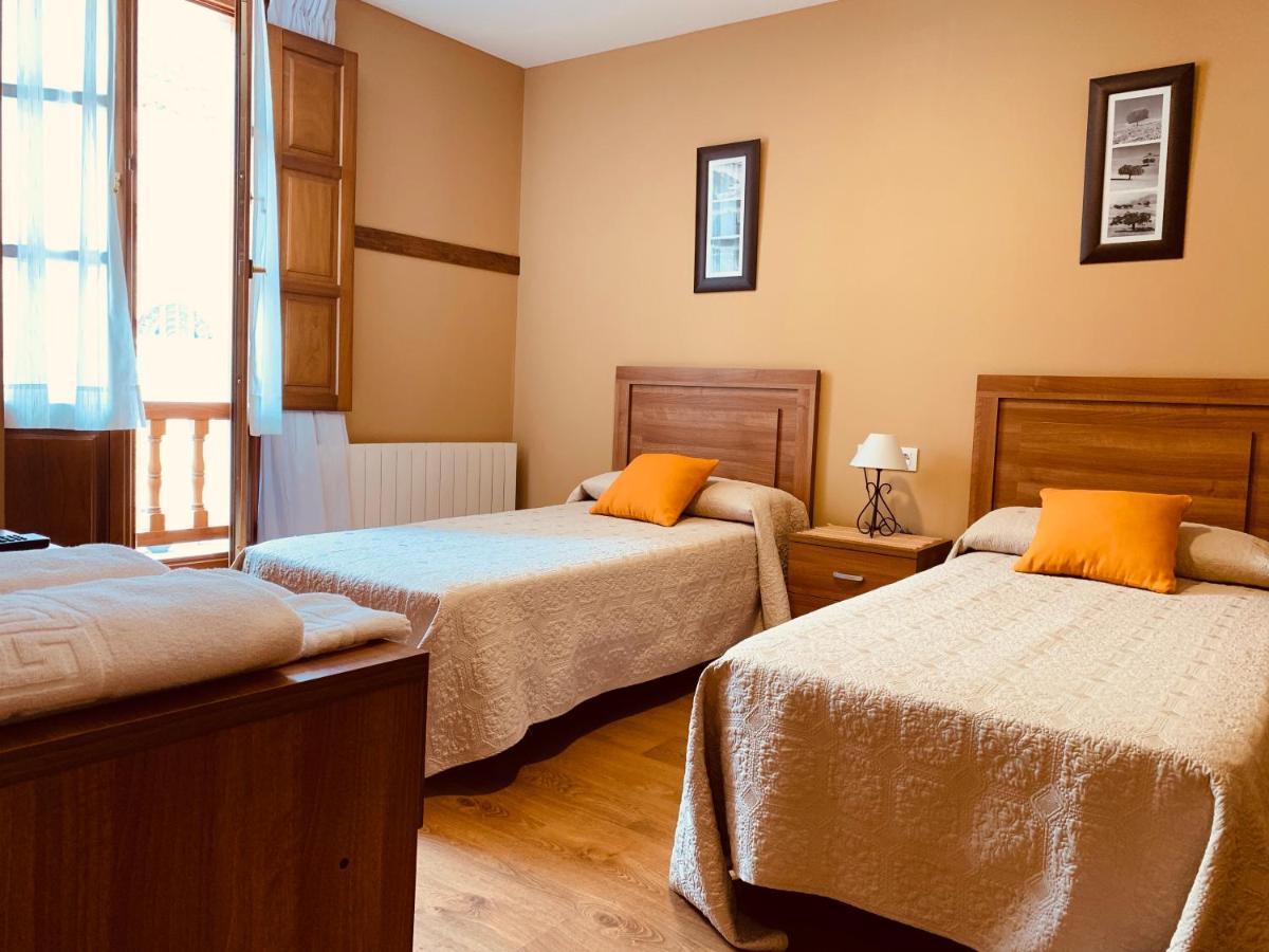 Hotel Hostal La Serna Potes Zewnętrze zdjęcie