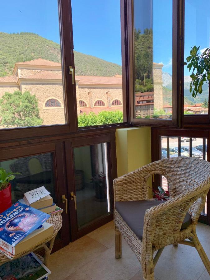 Hotel Hostal La Serna Potes Zewnętrze zdjęcie