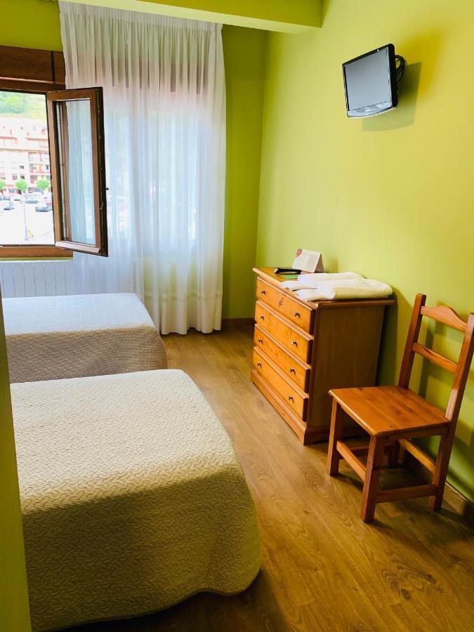 Hotel Hostal La Serna Potes Zewnętrze zdjęcie